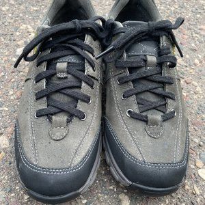 Clarks WaveWalk olive green Sz 7W waterproof